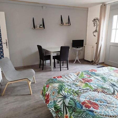 Le Cheval Blanc Hotel Carrouges ภายนอก รูปภาพ